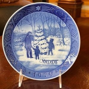 Royal Copenhagen Blue & White Annual Christmas Plate - 1979